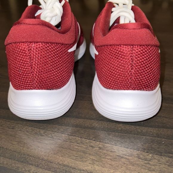 NIKE Revolution 4 Womens 9.5 EUC Burgundy NIKE Womens size - Picture 7 of 9